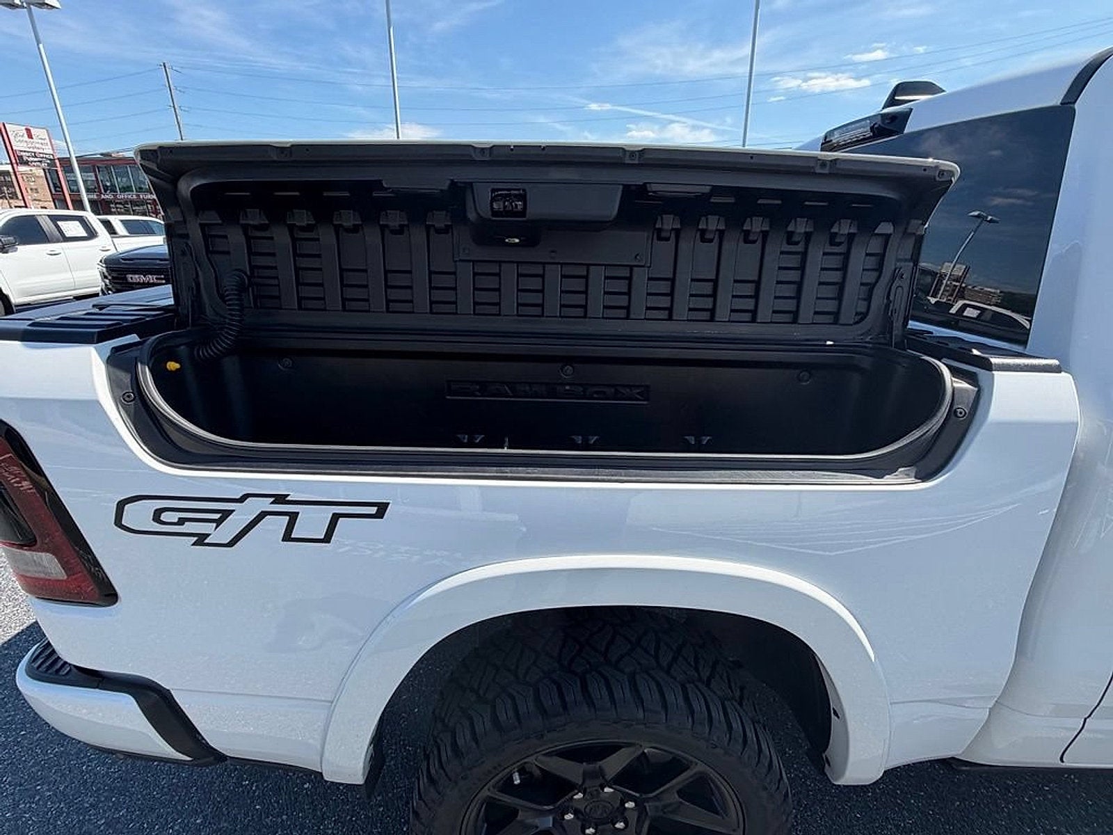 2022 RAM 1500 Laramie Crew Cab 4x4 5'7" Box