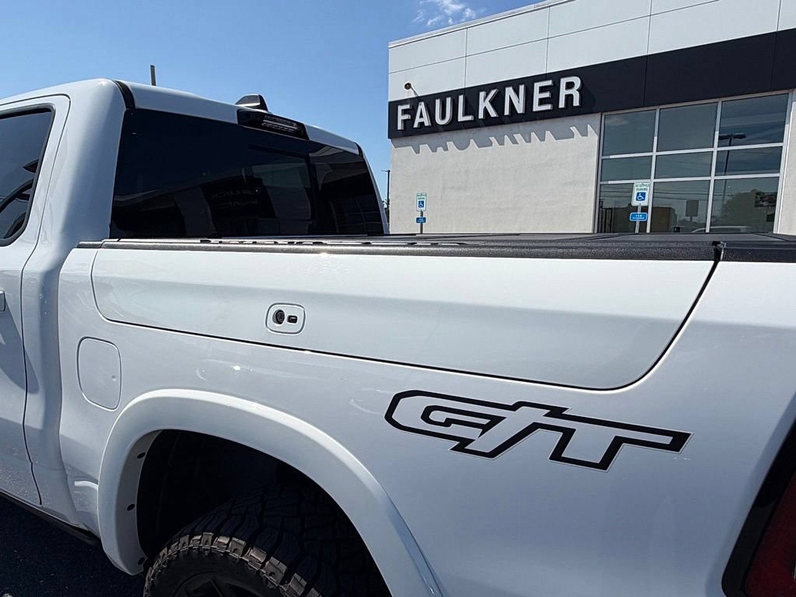 2022 RAM 1500 Laramie Crew Cab 4x4 5'7" Box