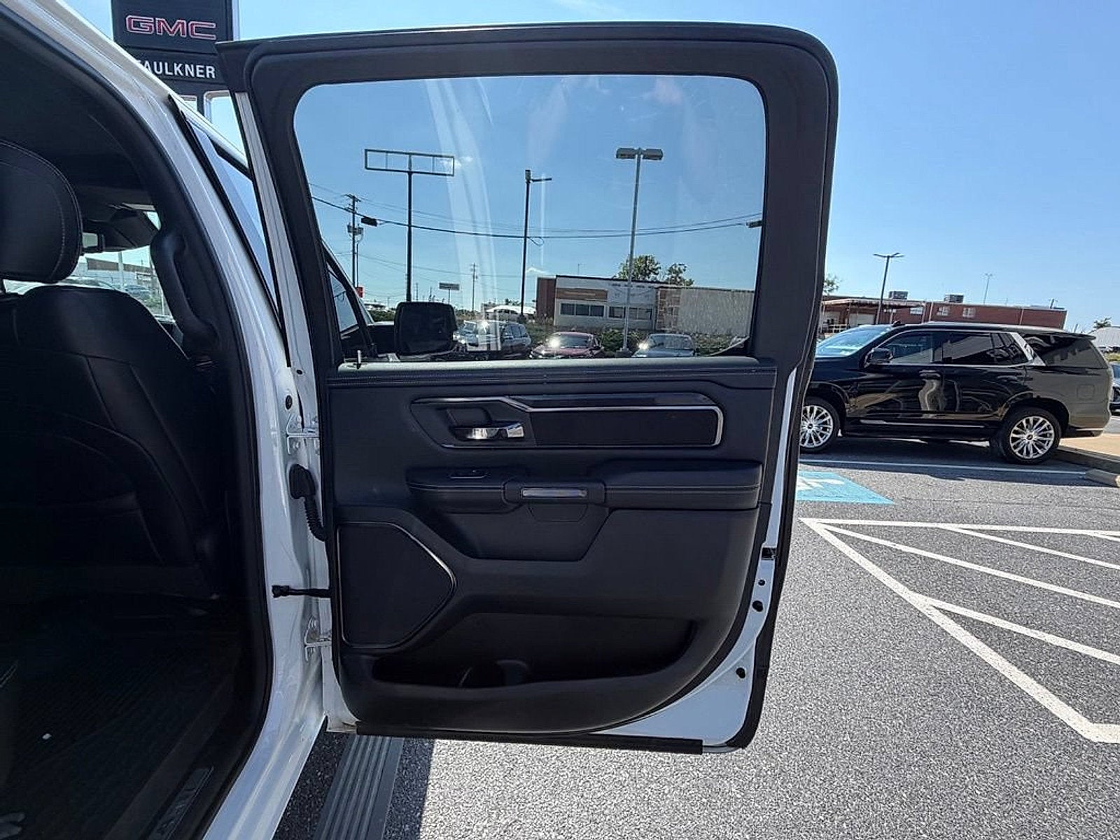 2022 RAM 1500 Laramie Crew Cab 4x4 5'7" Box