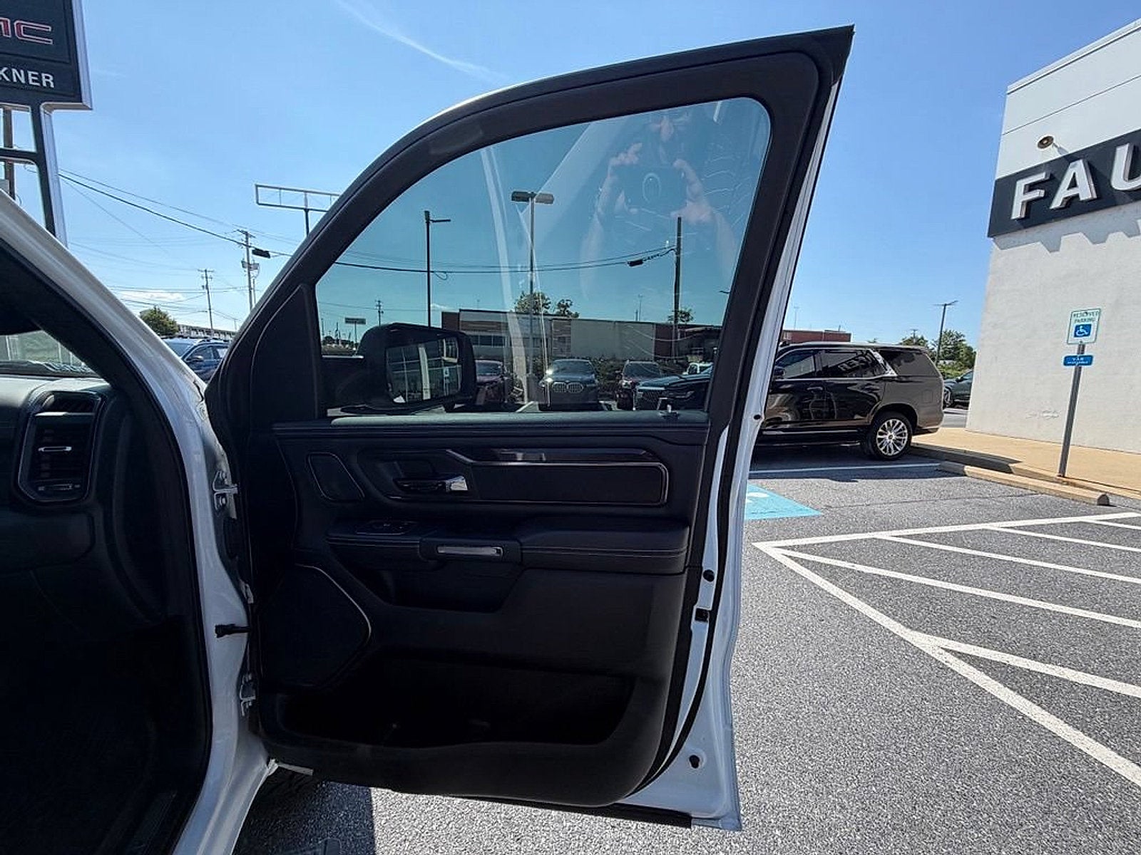 2022 RAM 1500 Laramie Crew Cab 4x4 5'7" Box