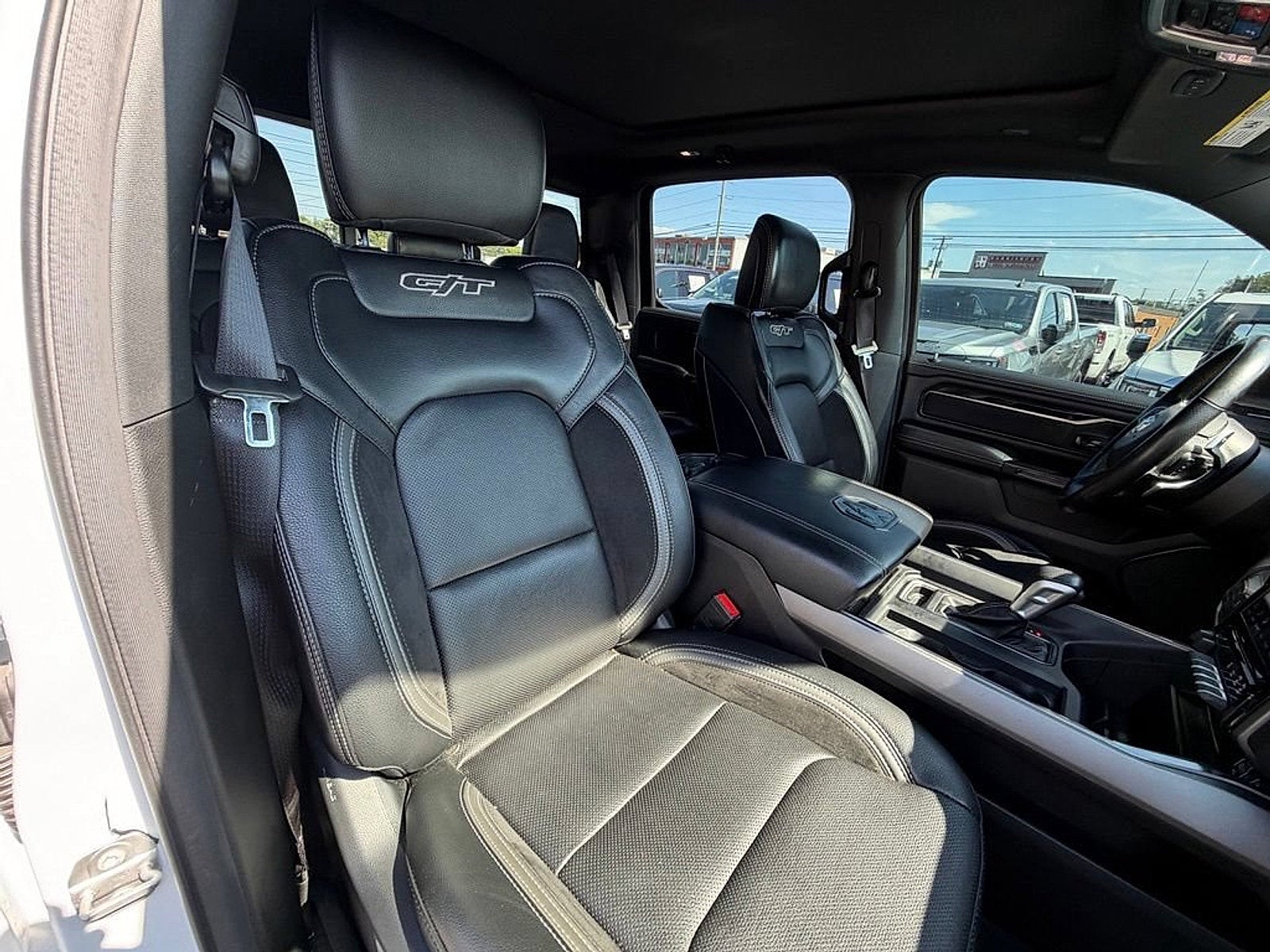 2022 RAM 1500 Laramie Crew Cab 4x4 5'7" Box