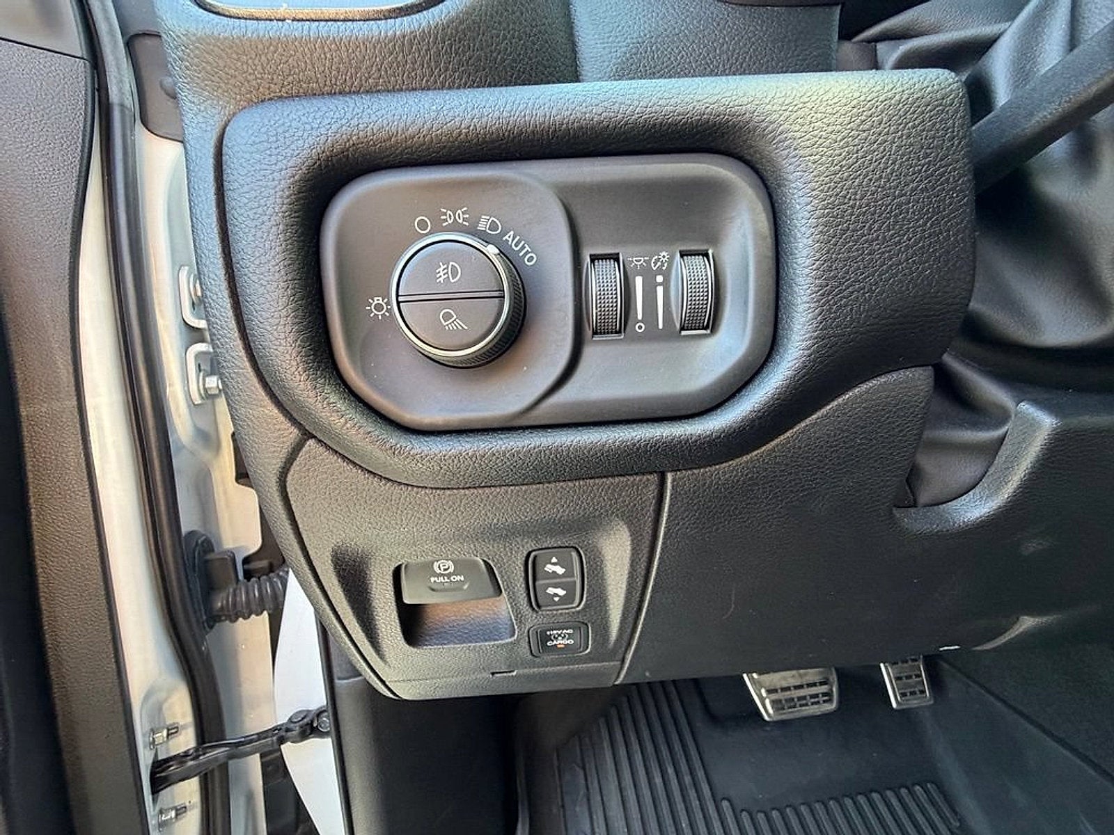 2022 RAM 1500 Laramie Crew Cab 4x4 5'7" Box