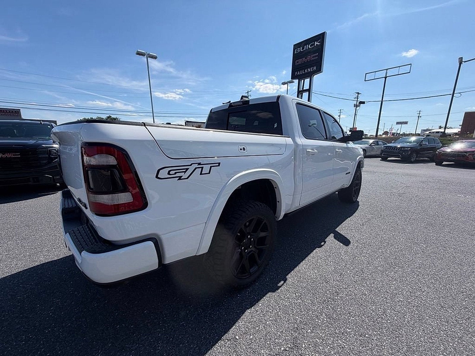 2022 RAM 1500 Laramie Crew Cab 4x4 5'7" Box