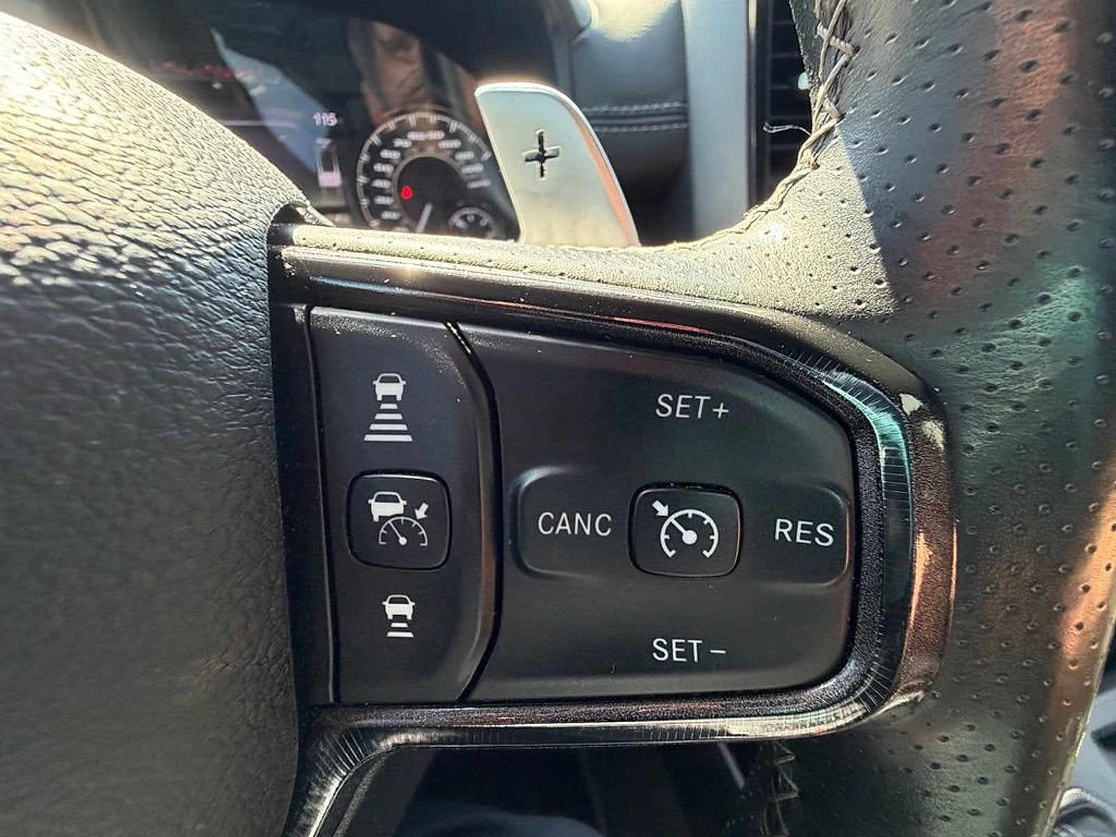 2022 RAM 1500 Laramie Crew Cab 4x4 5'7" Box