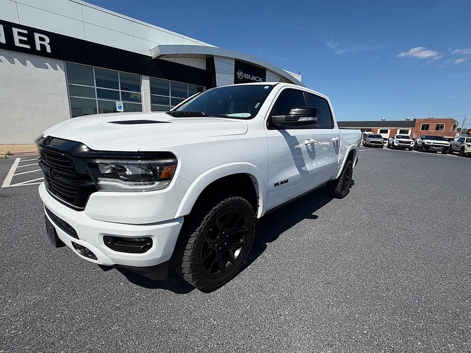 2022 RAM 1500 Laramie Crew Cab 4x4 5'7" Box