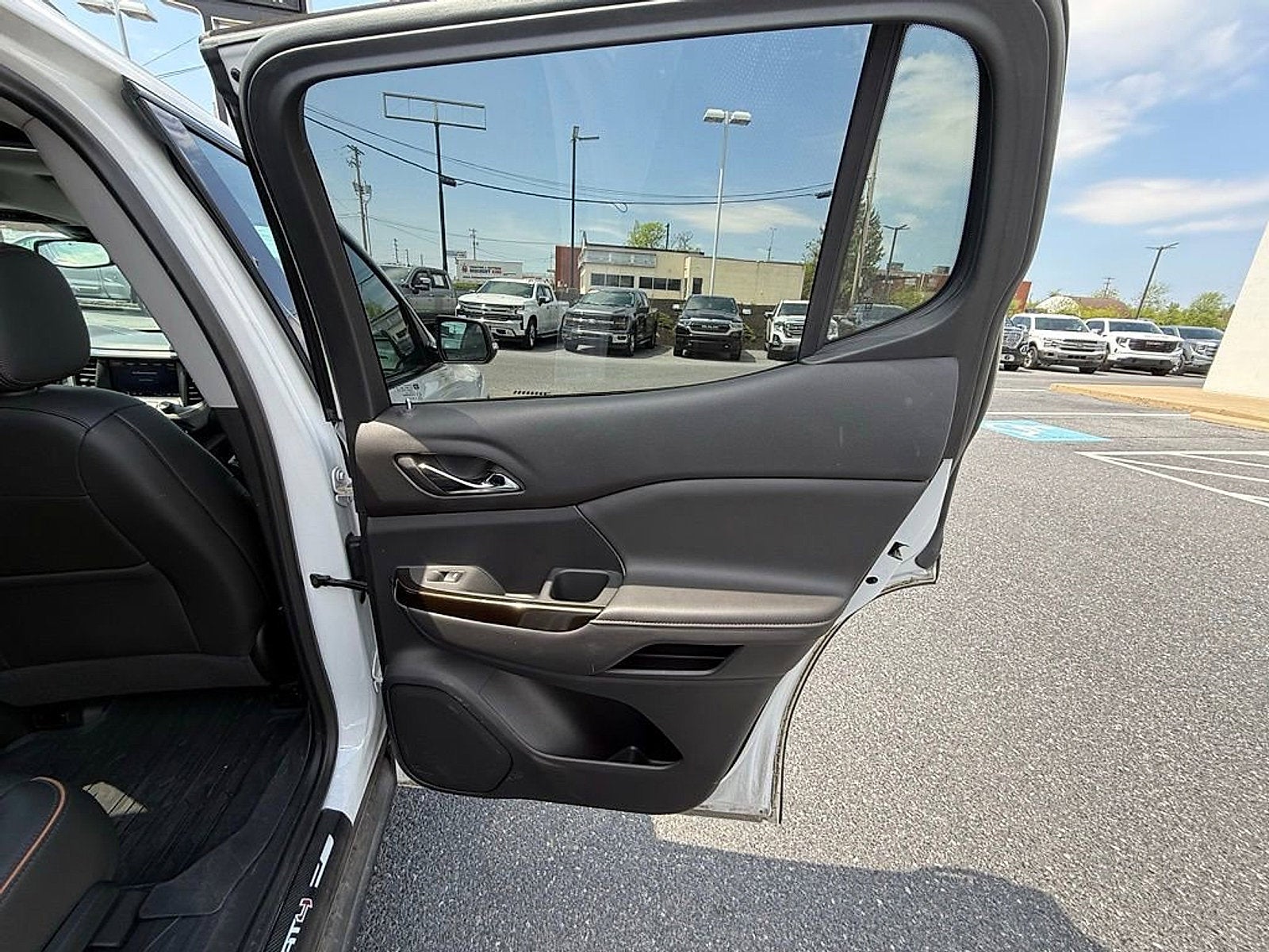 2023 GMC Acadia AT4