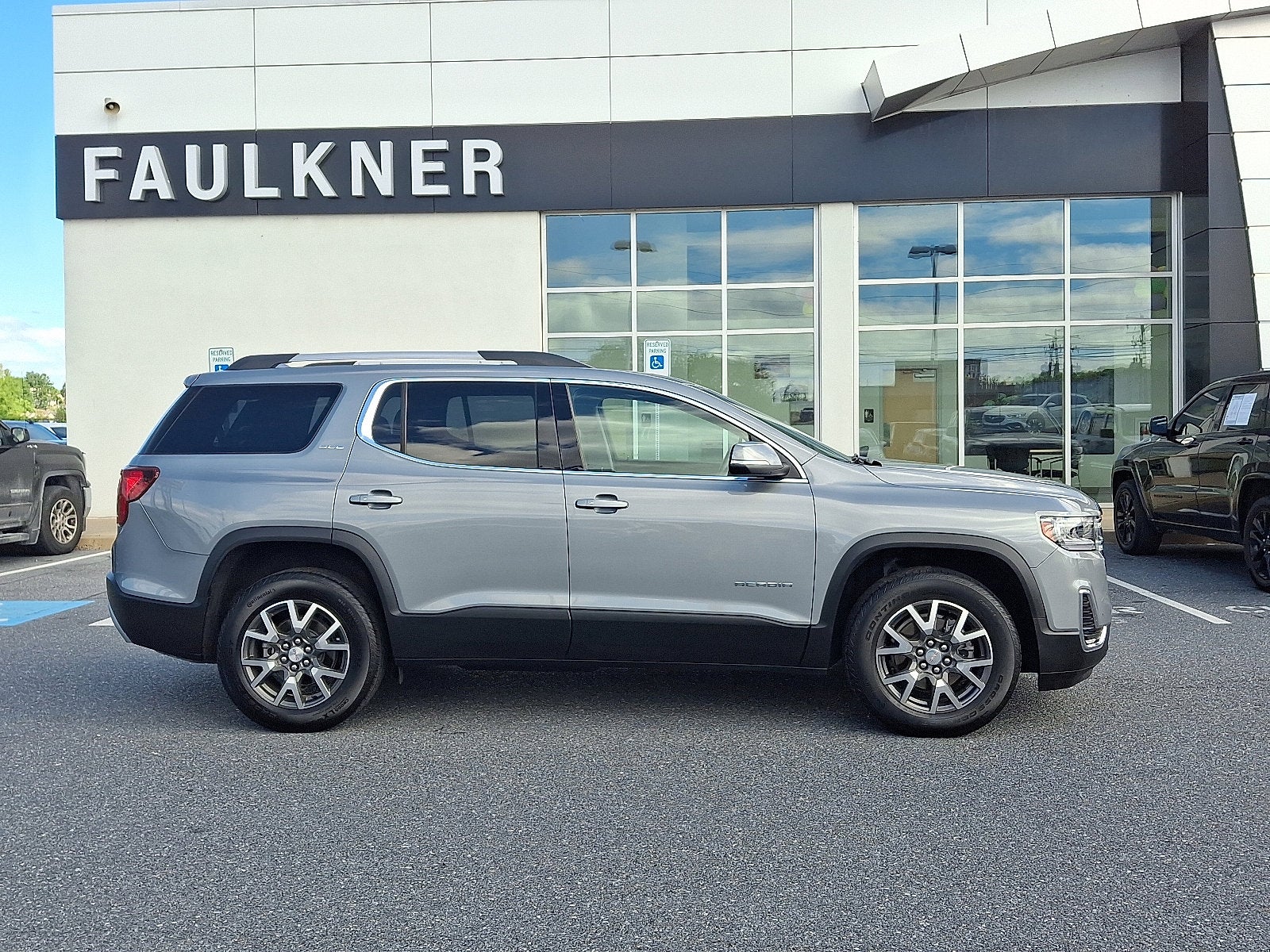 2023 GMC Acadia SLE