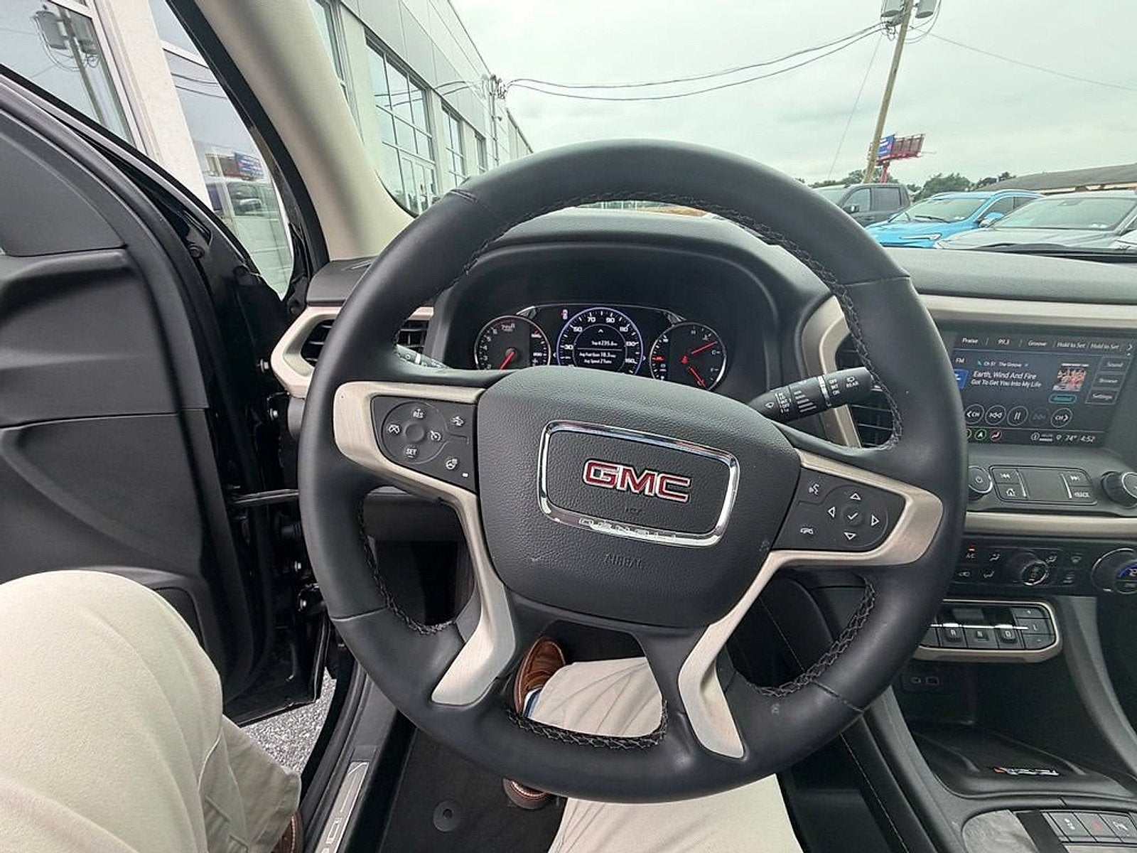 2023 GMC Acadia Denali
