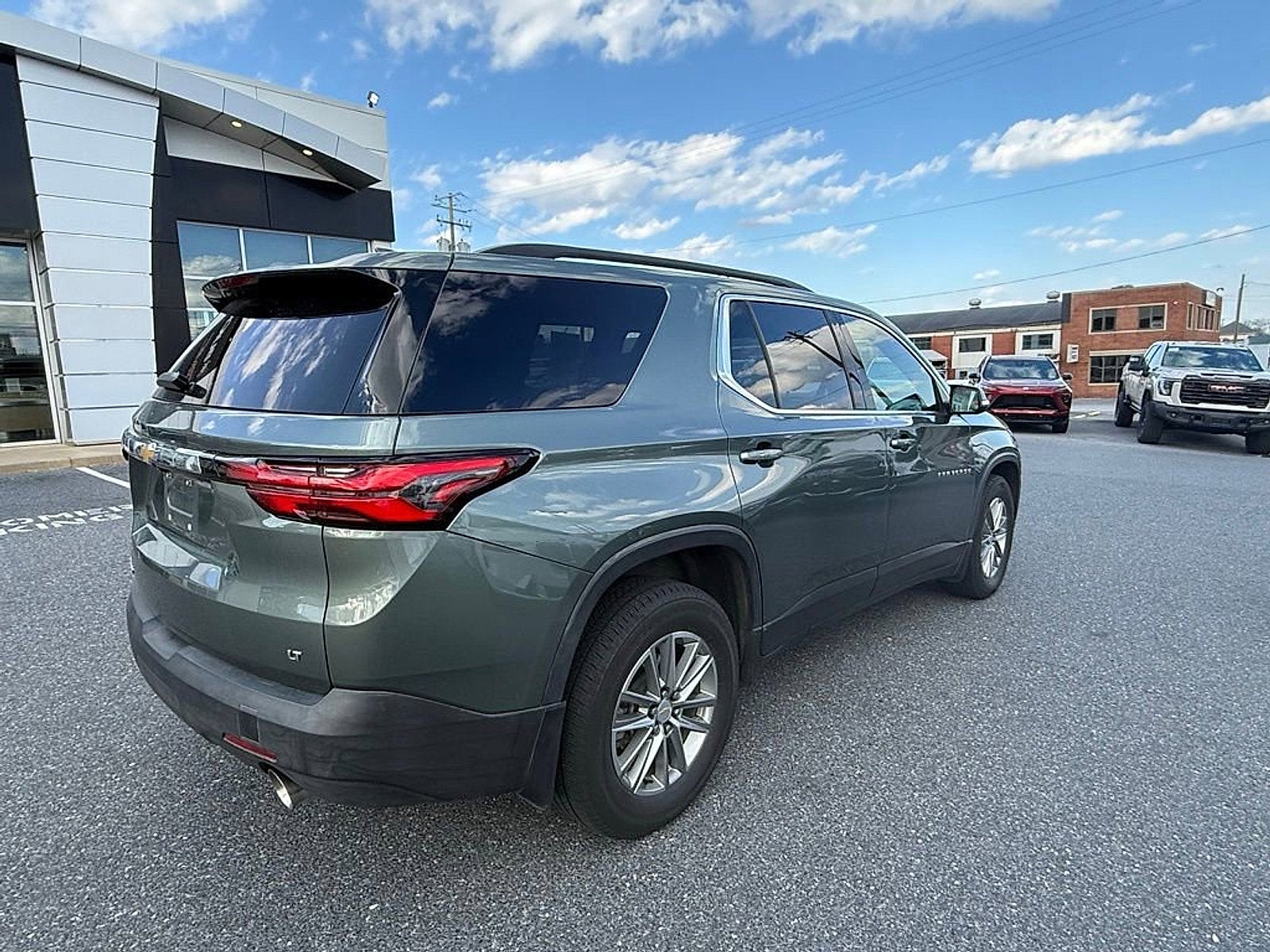2023 Chevrolet Traverse LT Leather