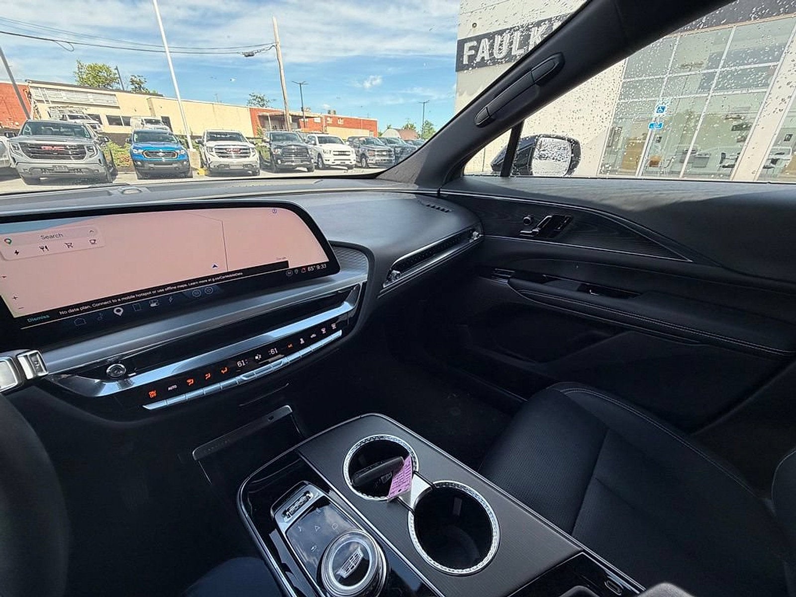 2024 Cadillac LYRIQ Luxury 1
