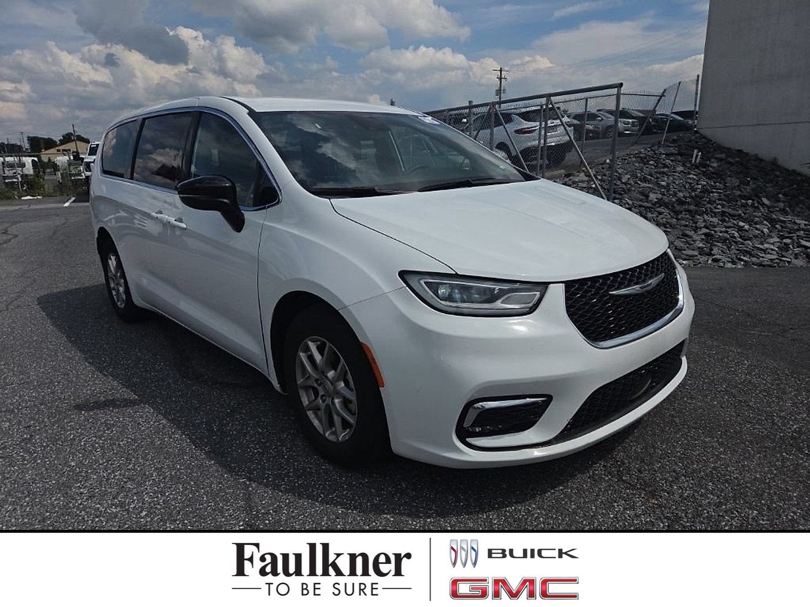 2025 Chrysler Pacifica Select