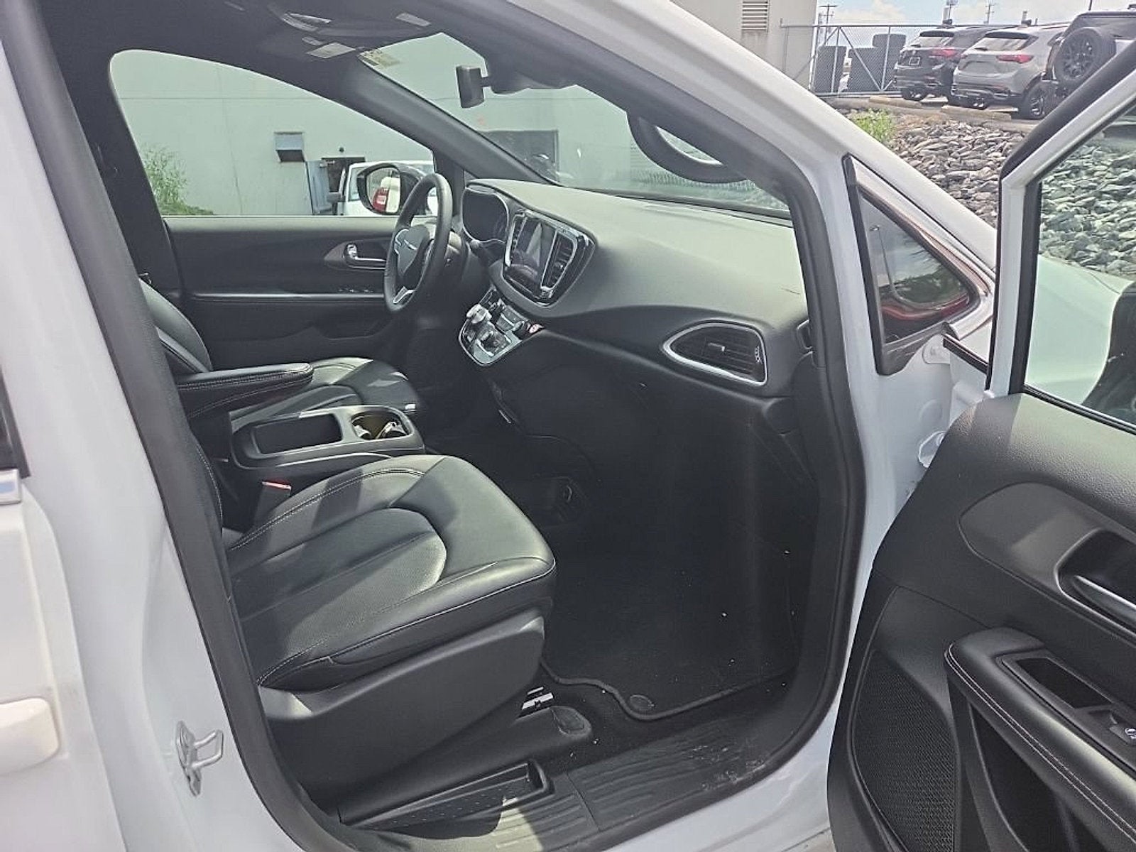 2025 Chrysler Pacifica Select