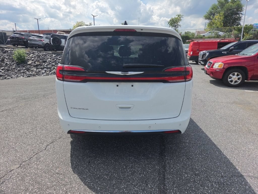 2025 Chrysler Pacifica Select