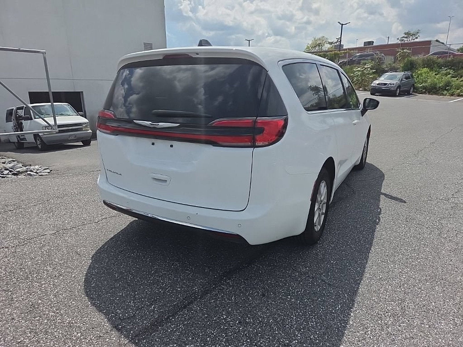 2025 Chrysler Pacifica Select
