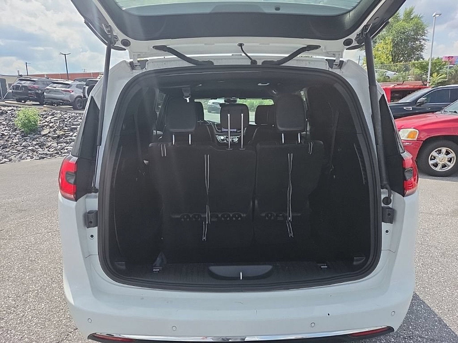 2025 Chrysler Pacifica Select