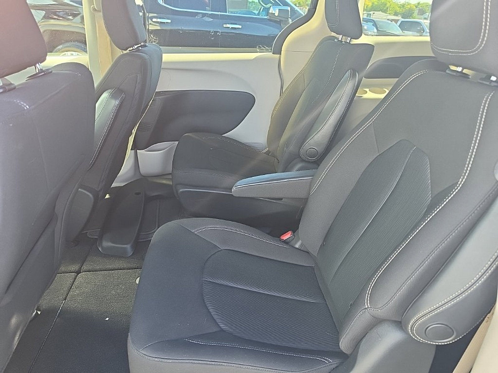 2020 Chrysler Voyager LX