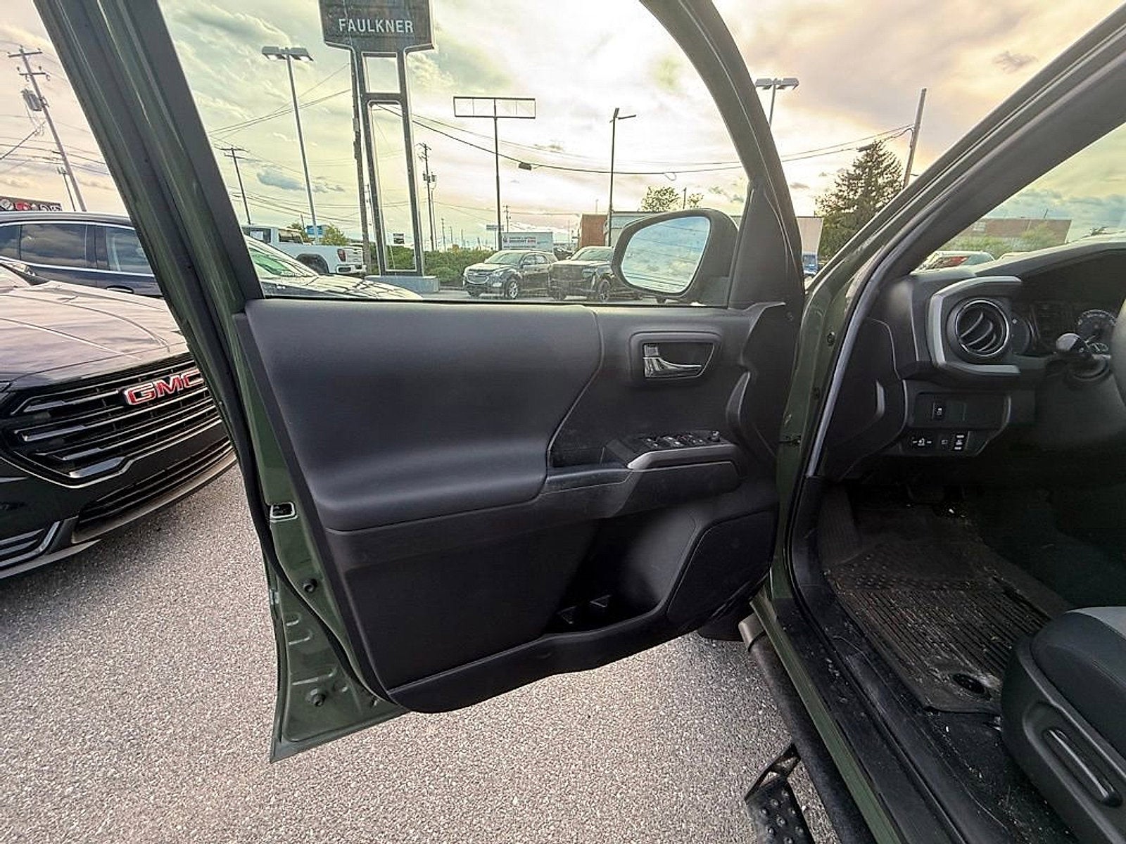 2022 Toyota Tacoma 4WD SR