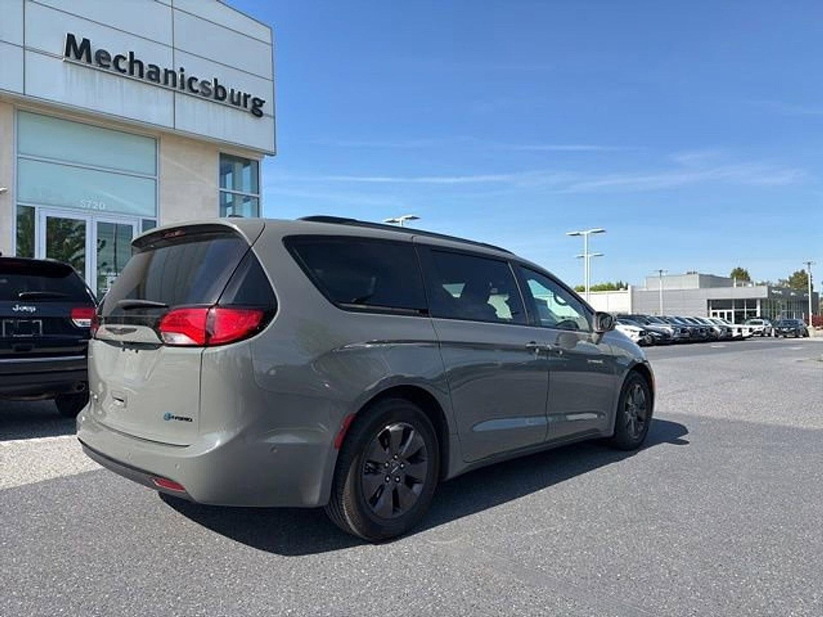 2020 Chrysler Pacifica Hybrid Red S FWD