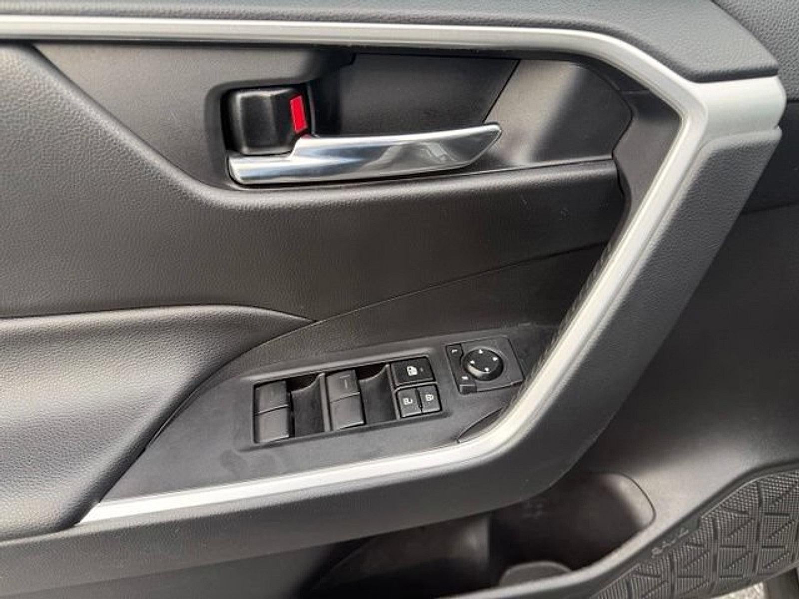 2021 Toyota RAV4 XLE AWD (Natl)