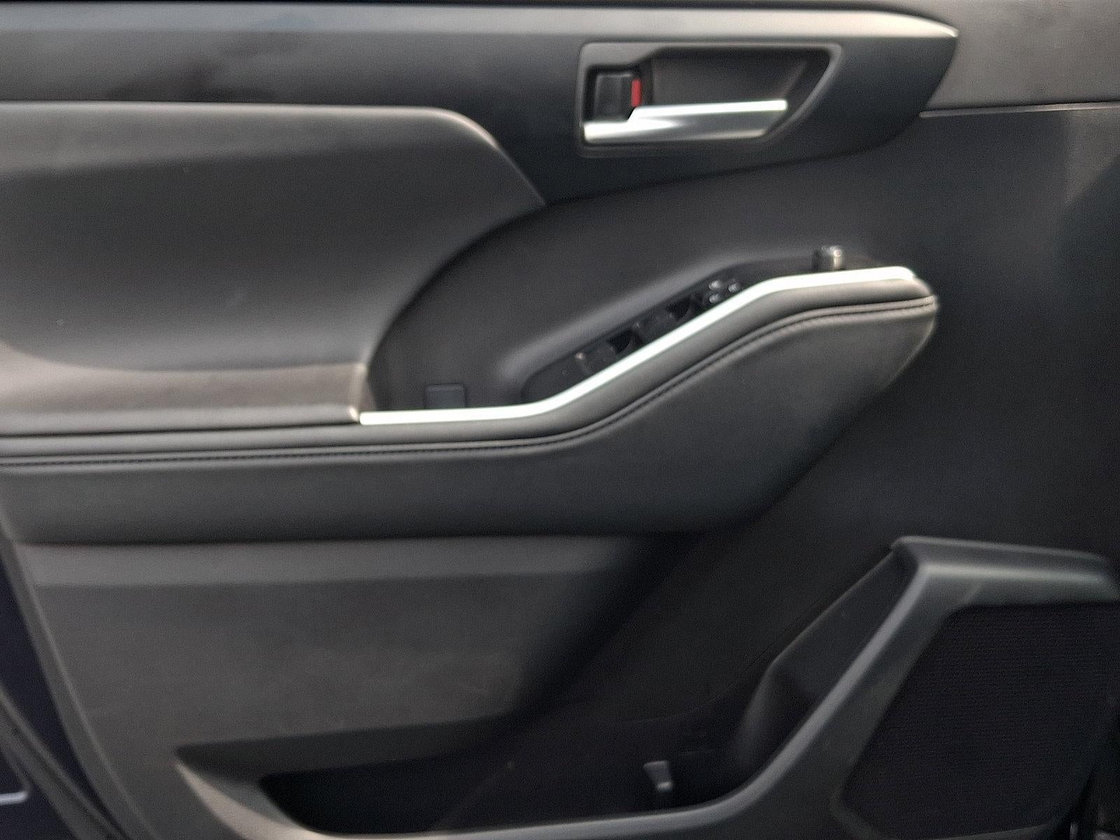 2025 Toyota Highlander XLE AWD (Natl)