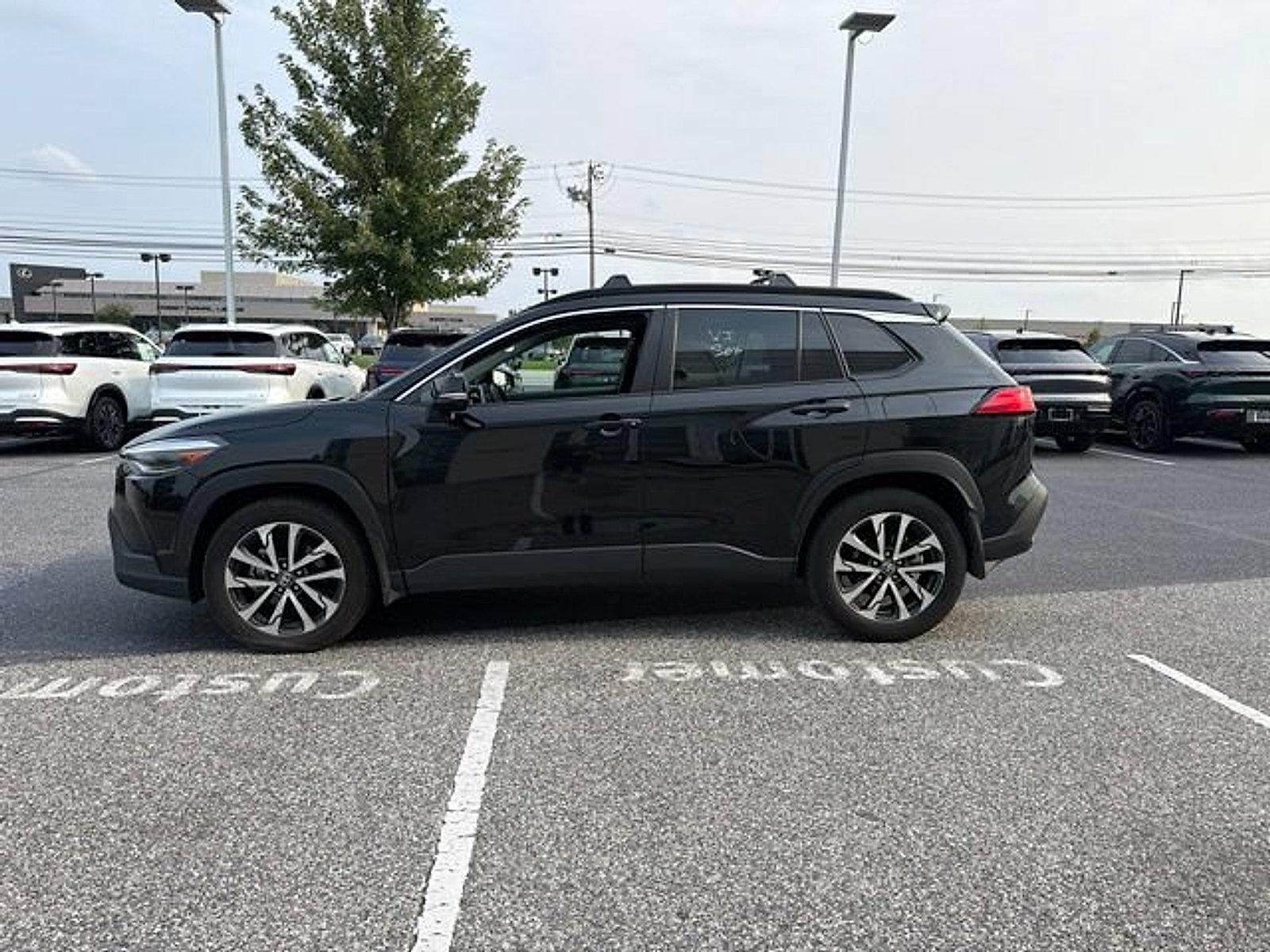 2025 Toyota Corolla Cross XLE 4WD (Natl)