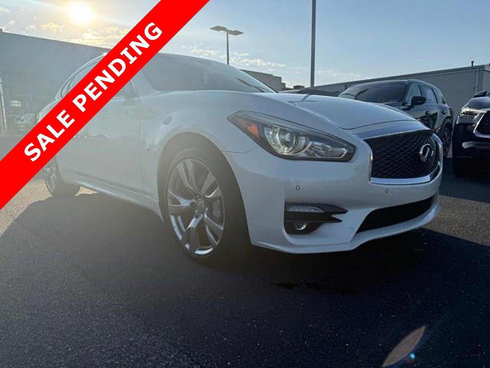 2019 INFINITI Q70 3.7 LUXE AWD