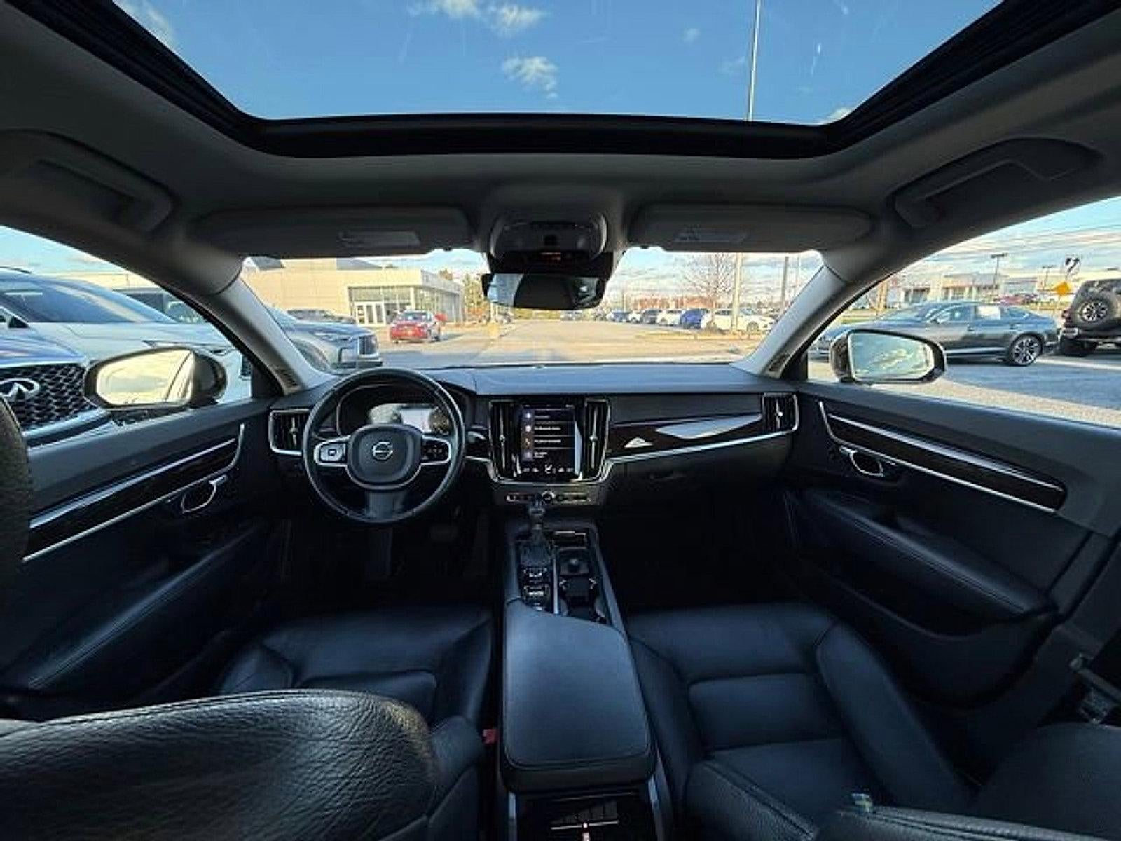 2017 Volvo S90 T6 AWD Momentum