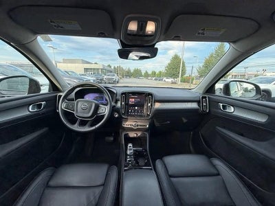 2023 Volvo XC40 B5 AWD Plus Dark Theme