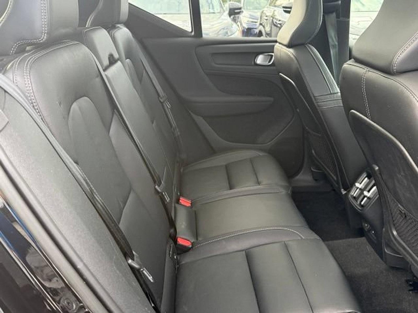 2023 Volvo XC40 B5 AWD Plus Dark Theme