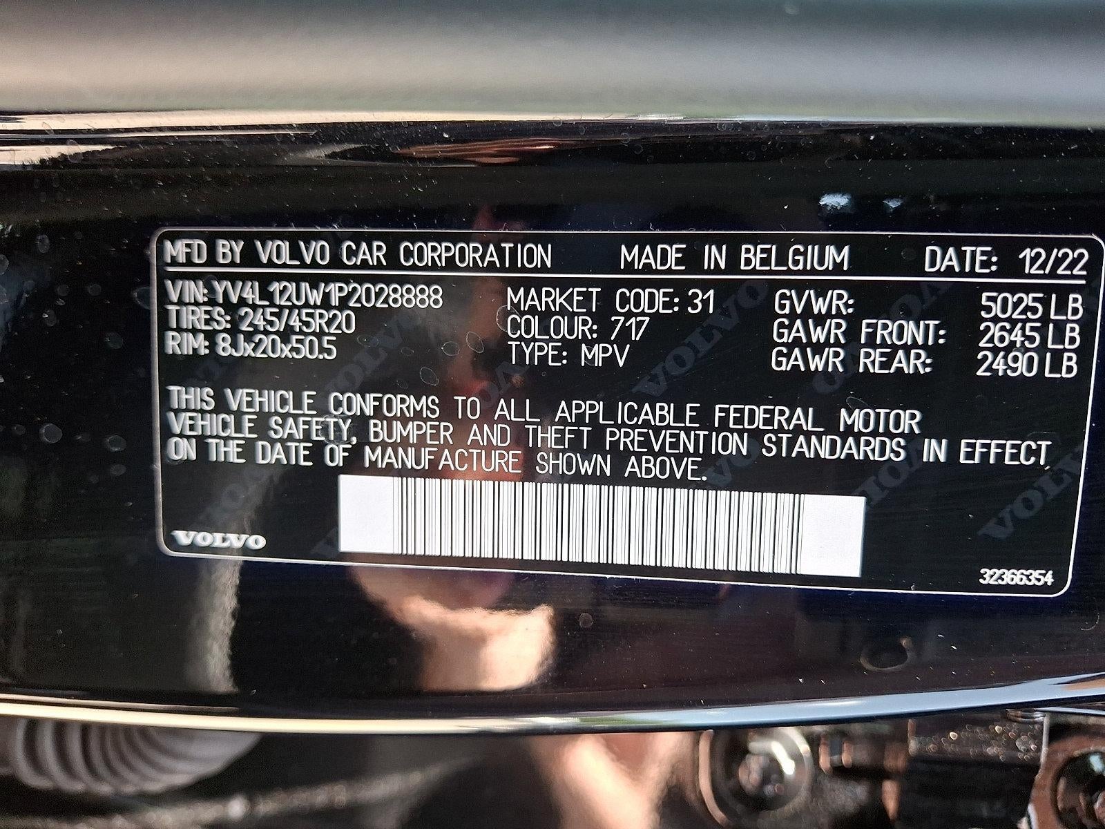 2023 Volvo XC40 B5 AWD Plus Dark Theme