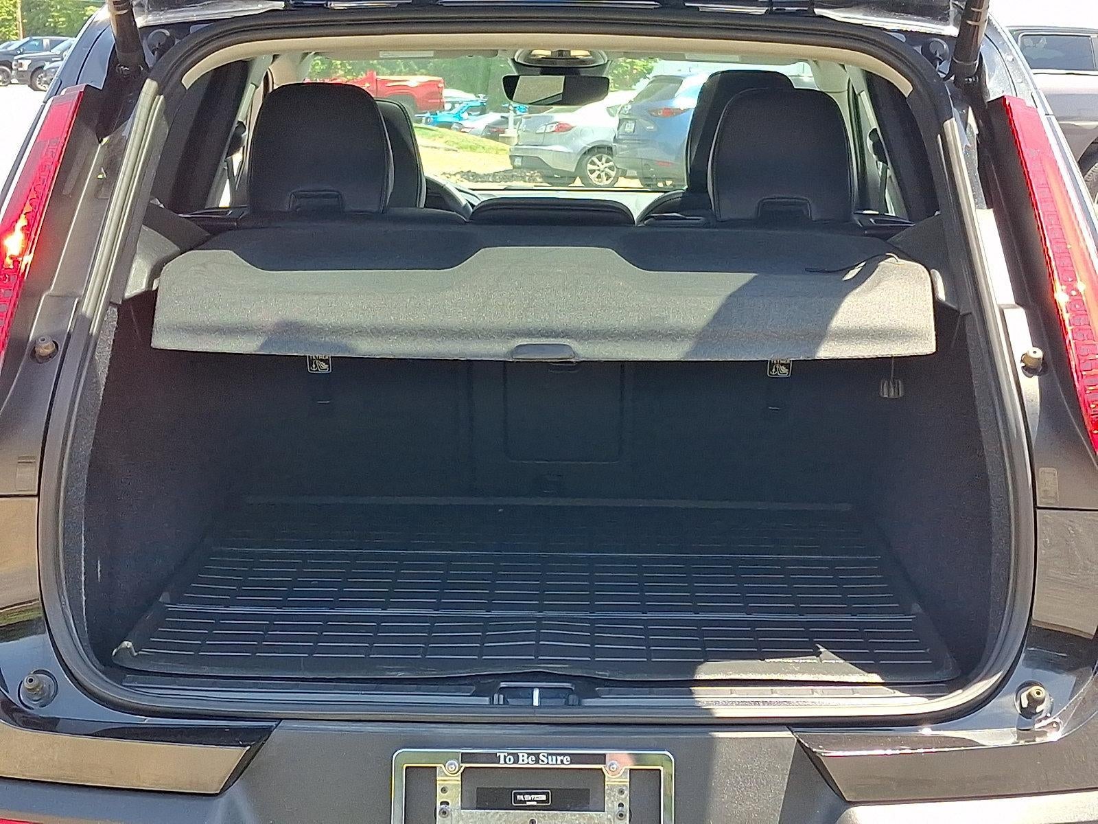 2023 Volvo XC40 B5 AWD Plus Dark Theme