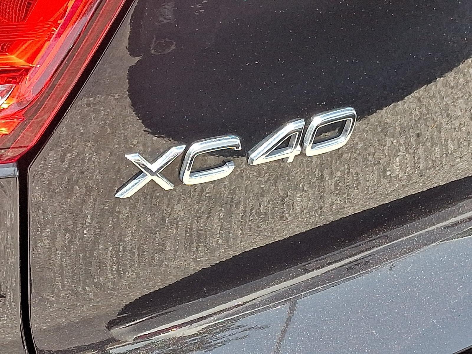 2023 Volvo XC40 B5 AWD Plus Dark Theme