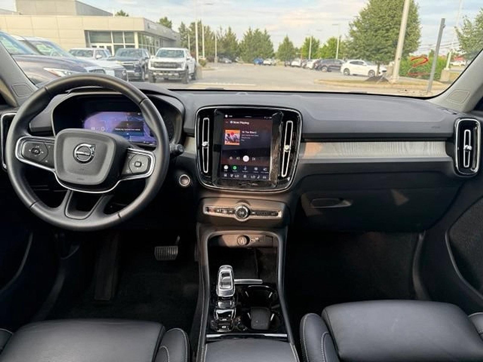 2023 Volvo XC40 B5 AWD Plus Dark Theme
