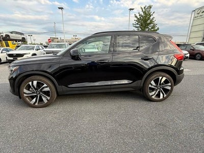 2023 Volvo XC40 B5 AWD Plus Dark Theme