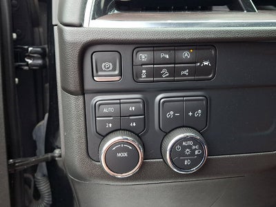 2025 Chevrolet Suburban Z71 **SUPER CLEAN**