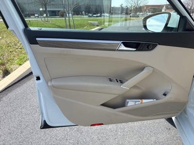 2017 Volkswagen Passat 1.8T SEL Premium Auto