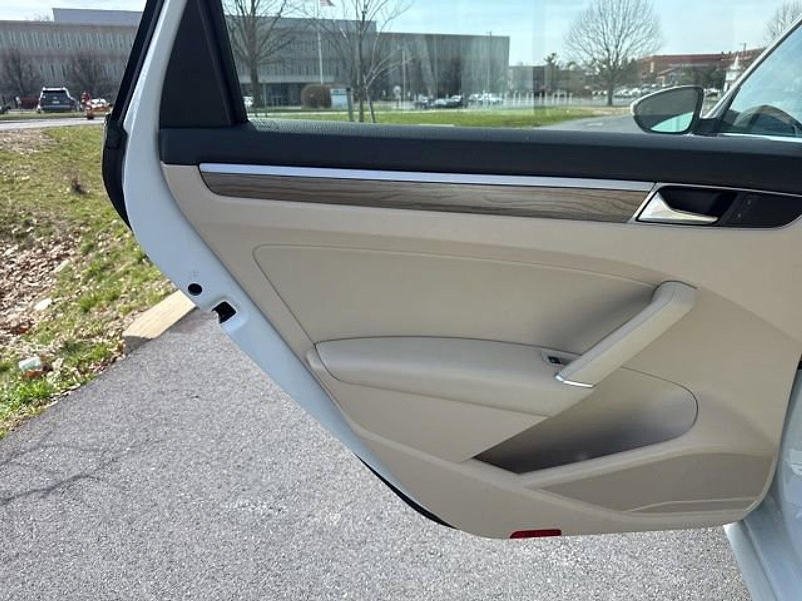 2017 Volkswagen Passat 1.8T SEL Premium Auto