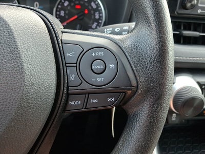 2020 Toyota RAV4 LE ***LOW MILES***