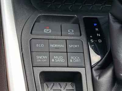 2020 Toyota RAV4 LE ***LOW MILES***