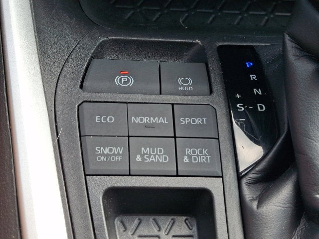 2020 Toyota RAV4 LE ***LOW MILES***