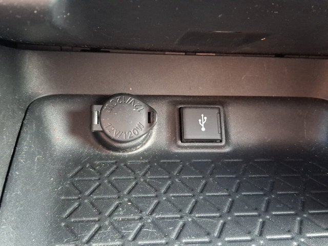 2020 Toyota RAV4 LE ***LOW MILES***