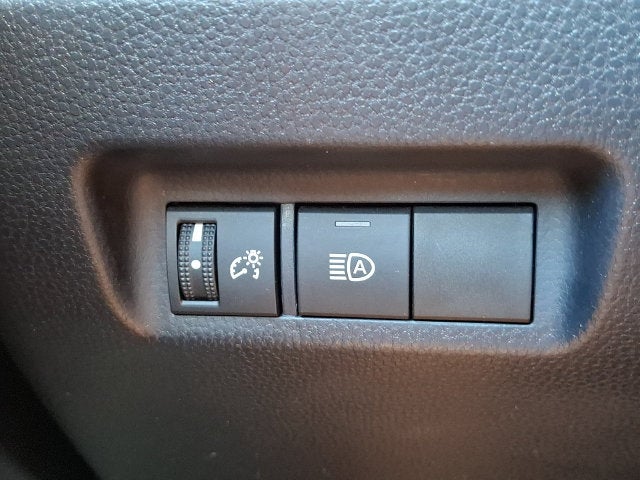 2020 Toyota RAV4 LE ***LOW MILES***
