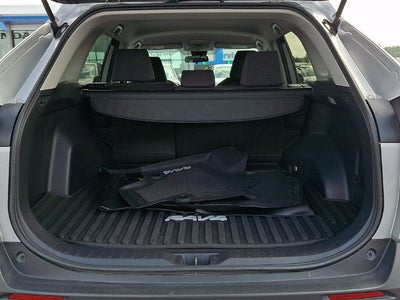 2020 Toyota RAV4 LE ***LOW MILES***