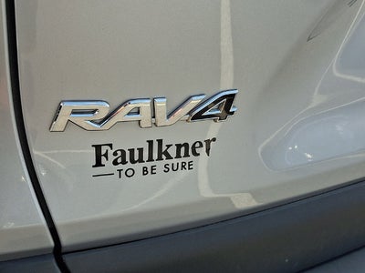 2020 Toyota RAV4 LE ***LOW MILES***