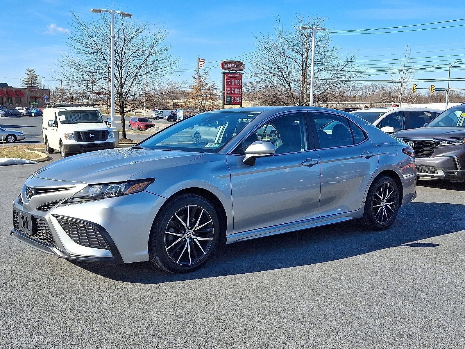 2022 Toyota Camry SE Auto (SE)
