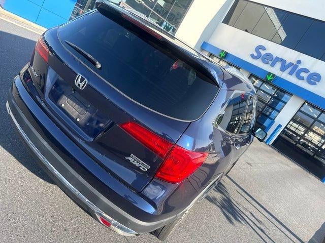 2016 Honda Pilot AWD Touring with DVD Rear Entertainment System and Navigation