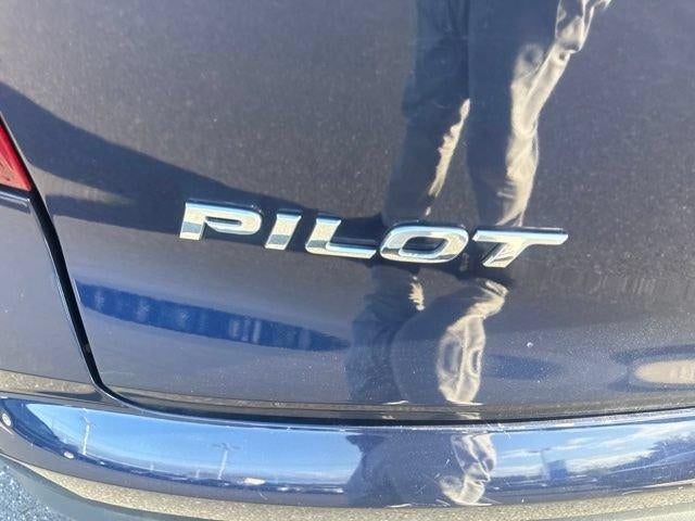 2016 Honda Pilot AWD Touring with DVD Rear Entertainment System and Navigation