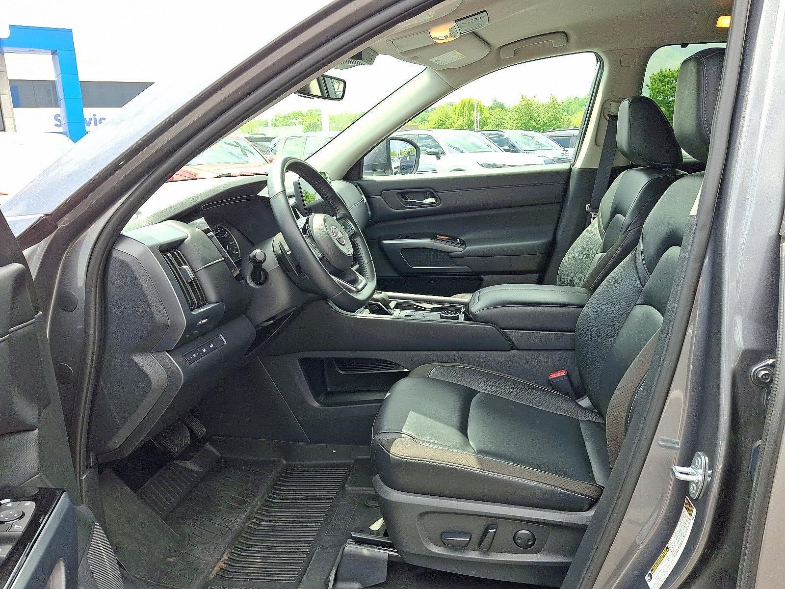 2023 Nissan Pathfinder SL 4WD