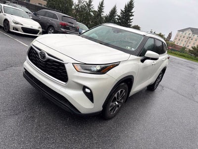 2021 Toyota Highlander XLE **LOW MILES