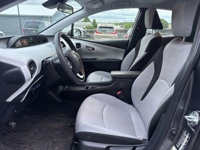 2019 Toyota Prius LE (Natl)